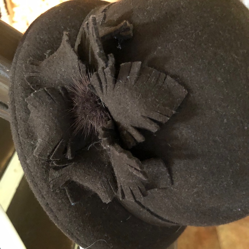Women’s flat bowler hat